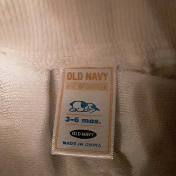 3--6 months. OLD NAVY SPOILED SHORTS. - Picture 3 of 4